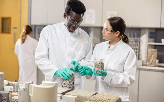 Scientifiques au Core Center